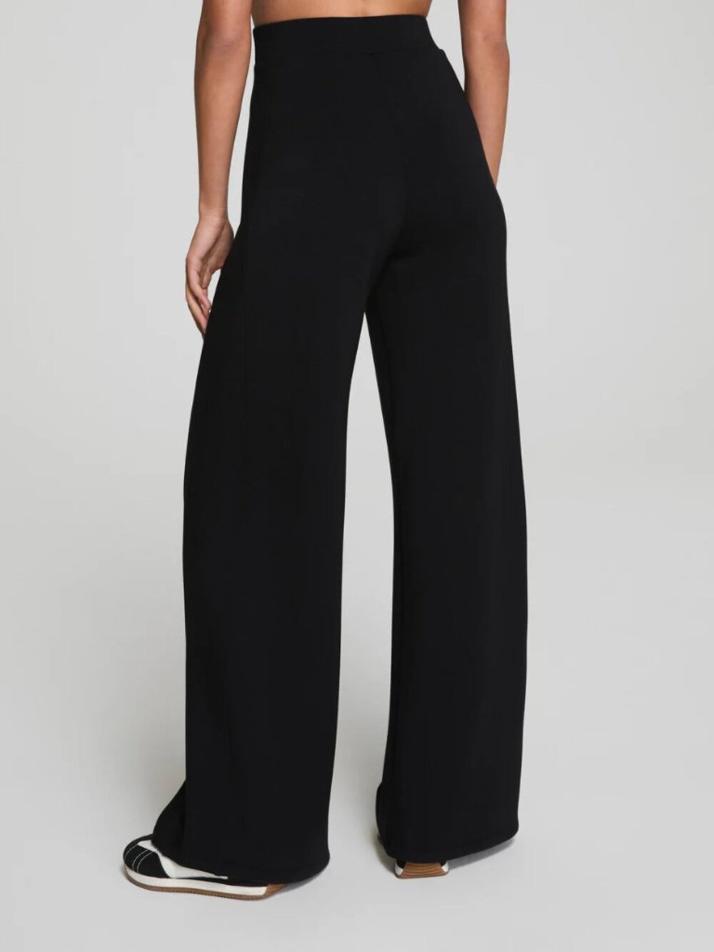 NWT Black SPANX AirEssentials Wide Leg Track Pant - M - Picture 2 of 5